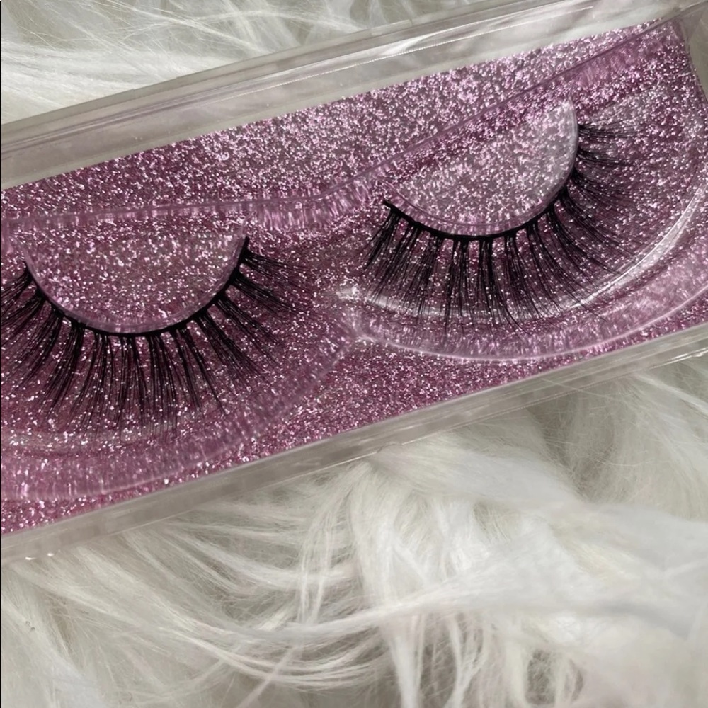 Lashes - Picture 2 of 2